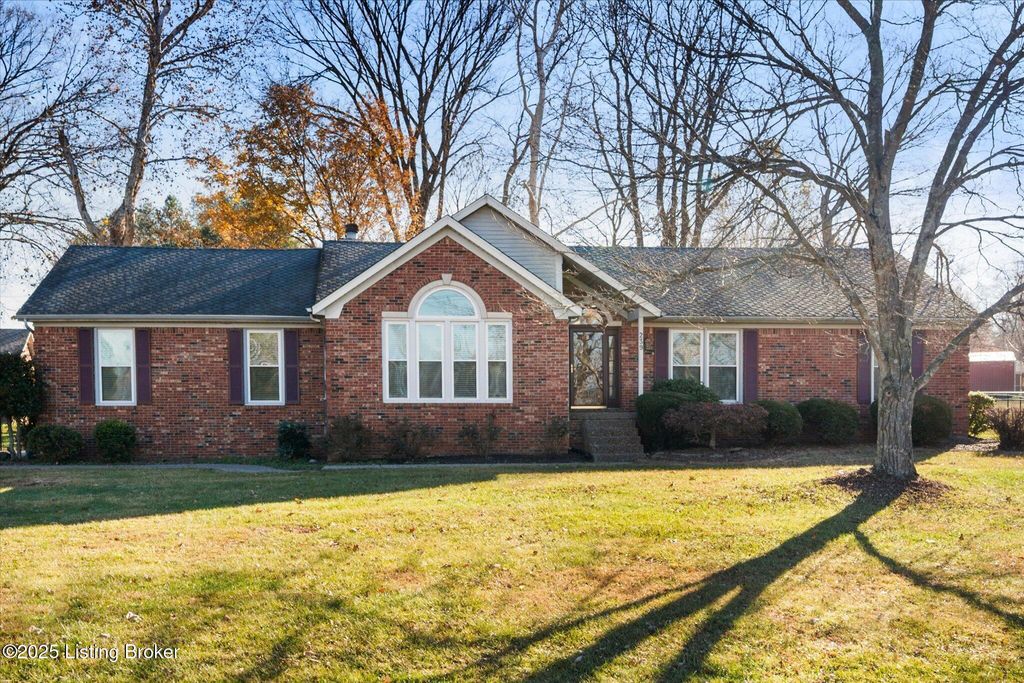 Photo of 239 Shady Pond Ln, Shepherdsville, KY 40165 (MLS # 1703786)