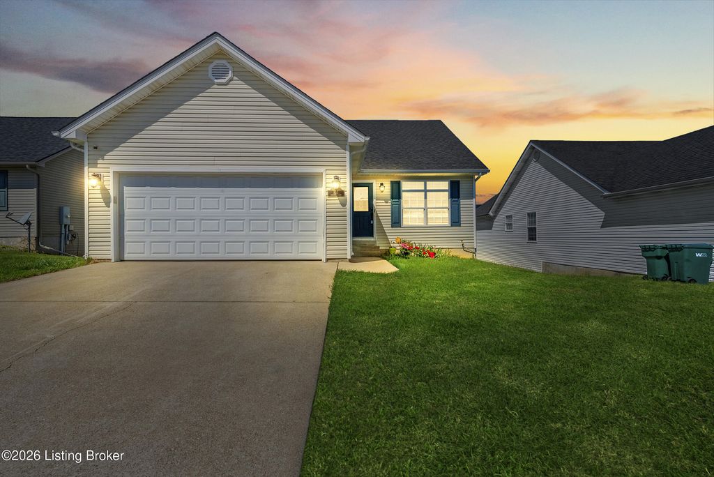 Photo of 103 Holiday Ct, Elizabethtown, KY 42701 (MLS # 1717141)