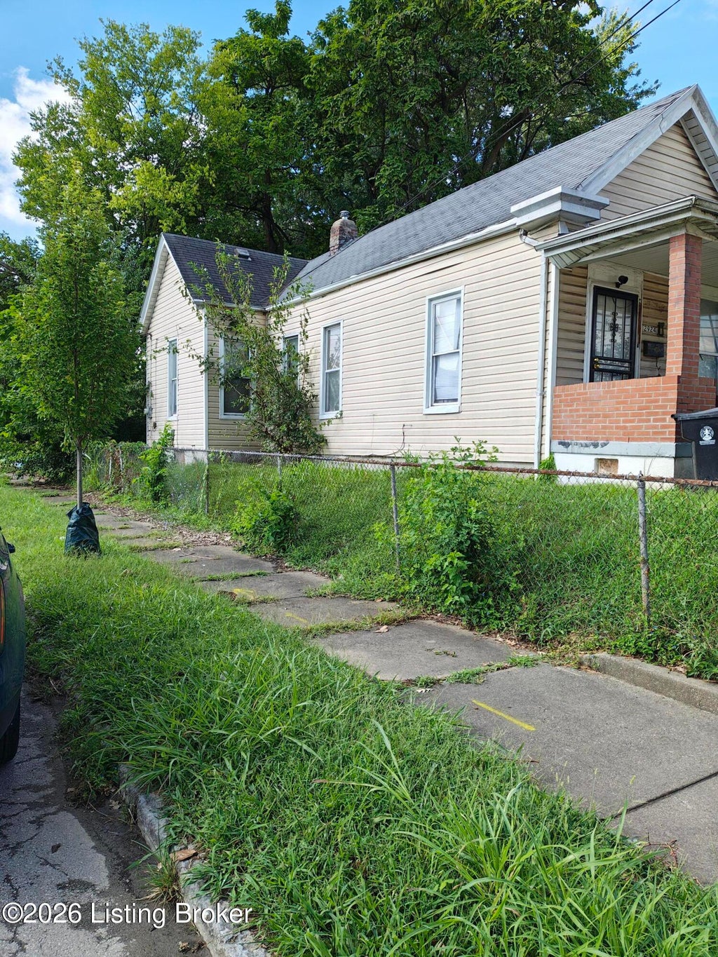 Photo of 2924 Dumesnil St, Louisville, KY 40211 (MLS # 1728103)
