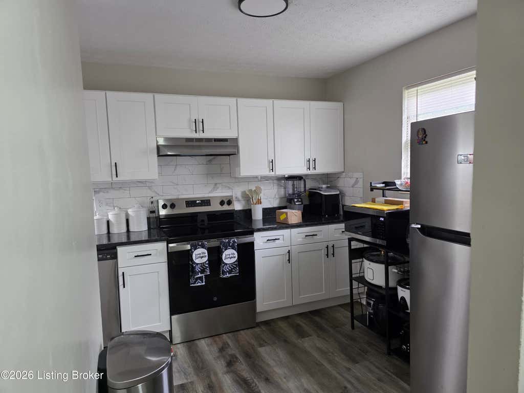 Photo of 1222 Clear Ridge Ln, Radcliff, KY 40160 (MLS # 1724556)