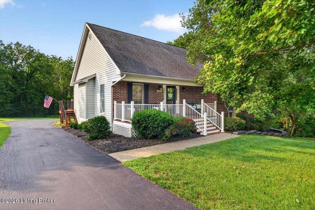 Photo of 2410 Eastwood Cir, Crestwood, KY 40014 (MLS # 1724838)