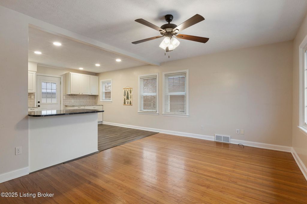 Photo of 2912 Yorkshire Blvd, Louisville, KY 40220 (MLS # 1705618)