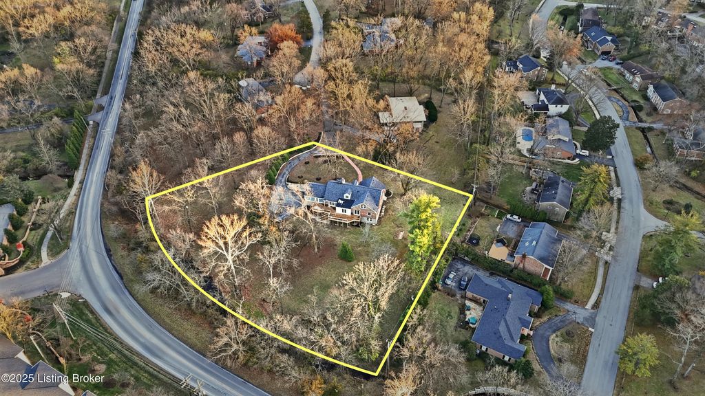 Photo of 509 Hillside Ln, Louisville, KY 40207 (MLS # 1705168)