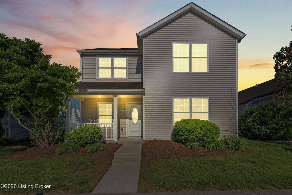 Photo of 5935 Bay Harbor Dr, Louisville, KY 40228 (MLS # 1717070)