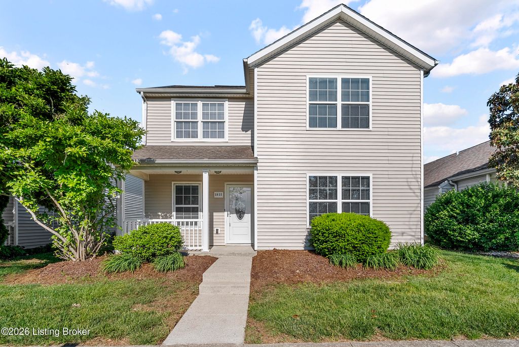 Photo of 5935 Bay Harbor Dr, Louisville, KY 40228 (MLS # 1717070)