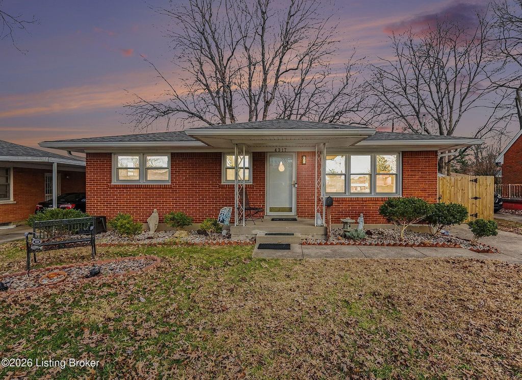 Photo of 4317 Cloverleaf Dr, Louisville, KY 40216 (MLS # 1707215)