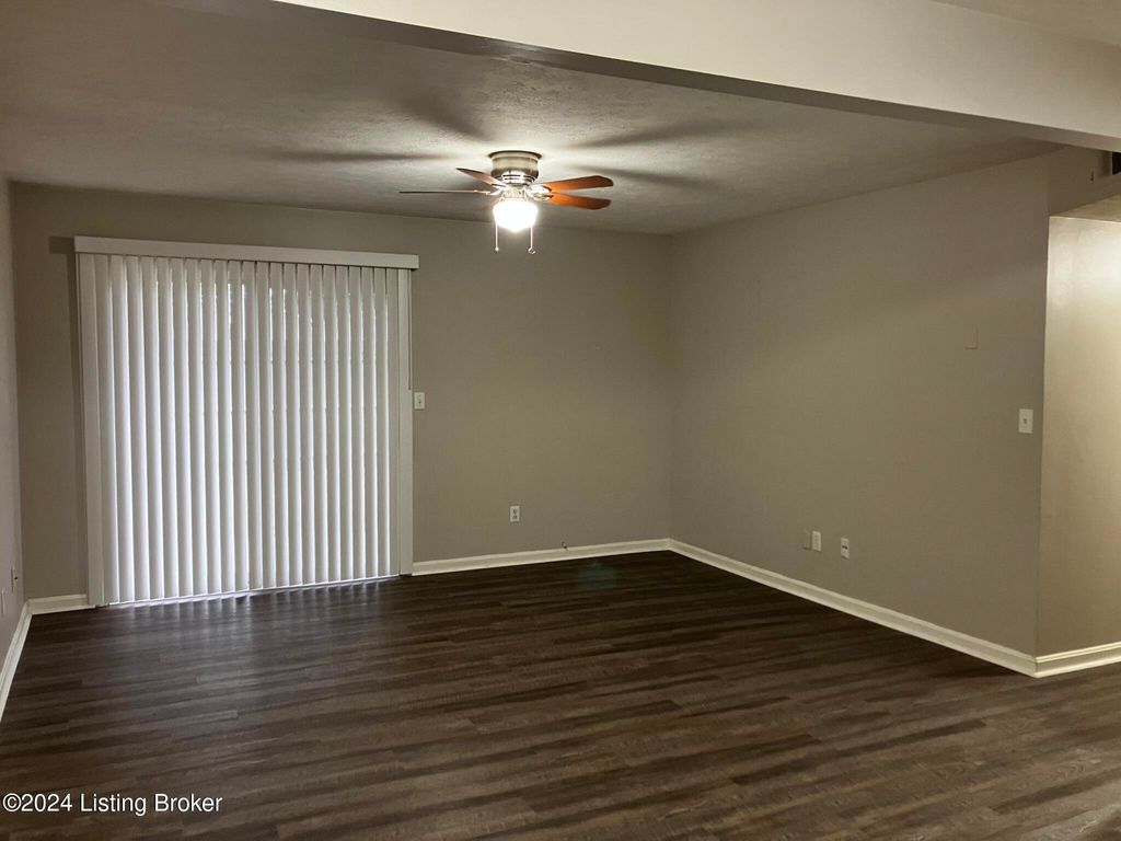 Photo of 4105 Blue Lick Ct #4, Louisville, KY 40229 (MLS # 1717876)