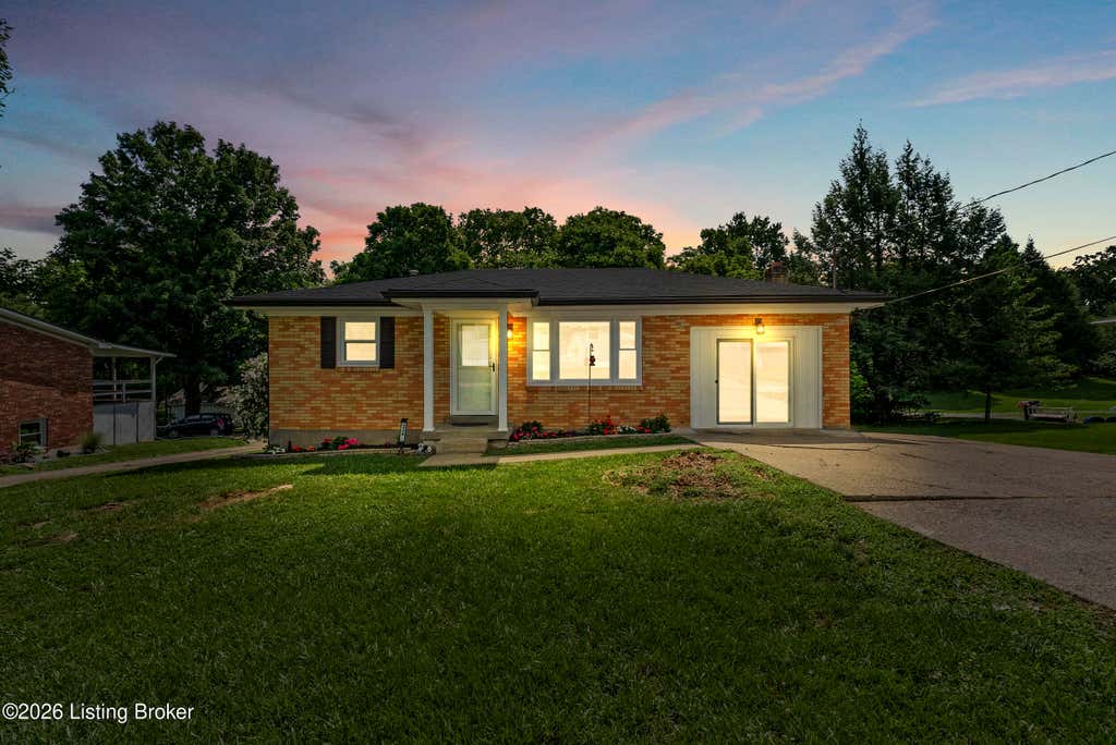 Photo of 226 Northview Dr, Shepherdsville, KY 40165 (MLS # 1720561)