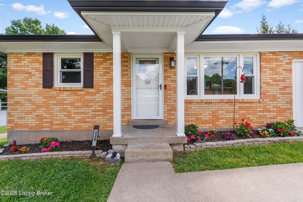 Photo of 226 Northview Dr, Shepherdsville, KY 40165 (MLS # 1720561)