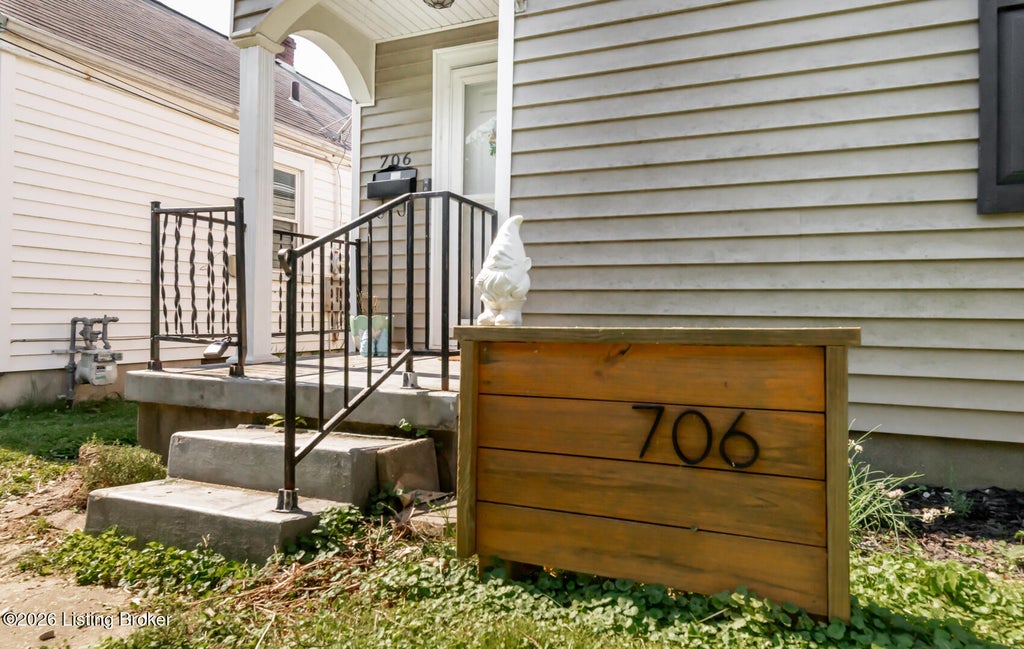 Photo of 706 Camden Ave, Louisville, KY 40215 (MLS # 1719508)
