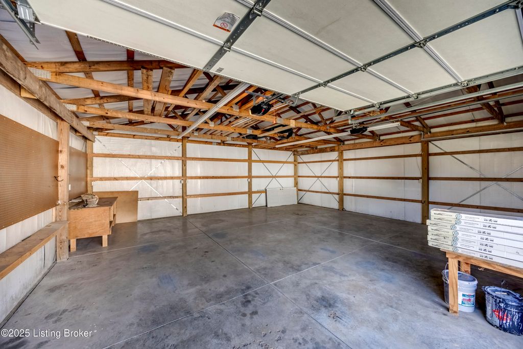 Photo of 402 Duggins Drive Dr, Elizabethtown, KY 42701 (MLS # 1701177)