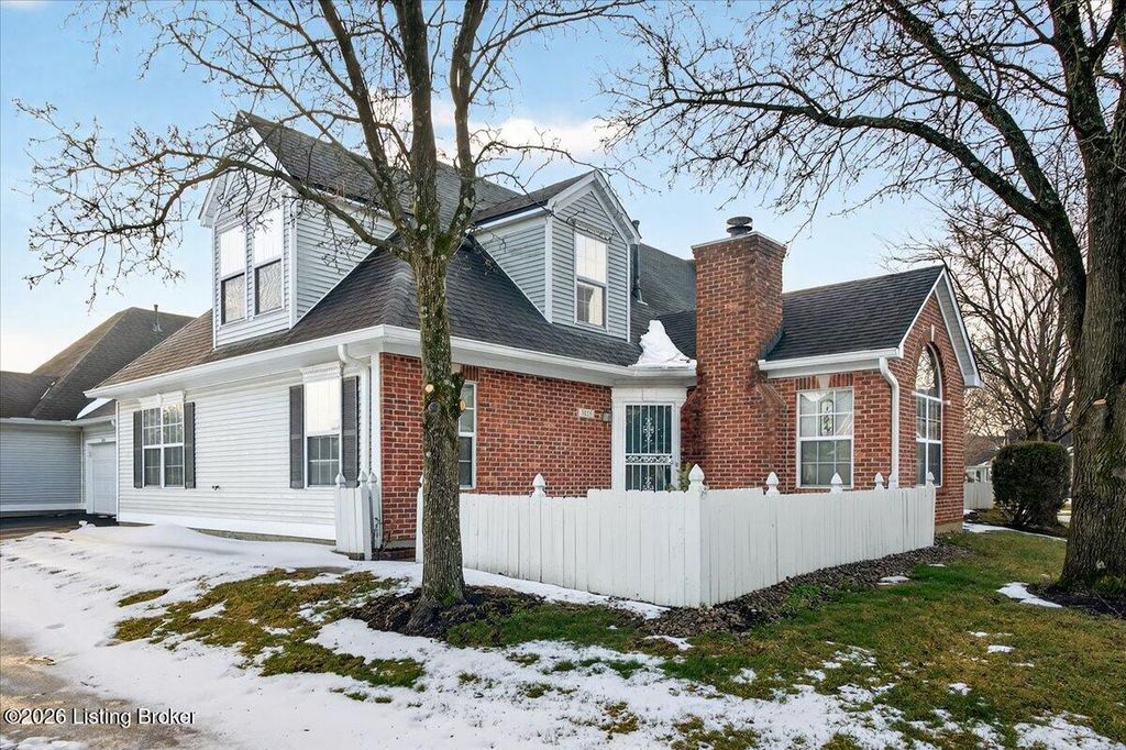 Photo of 3835 Greenhurst Dr, Louisville, KY 40299 (MLS # 1708887)