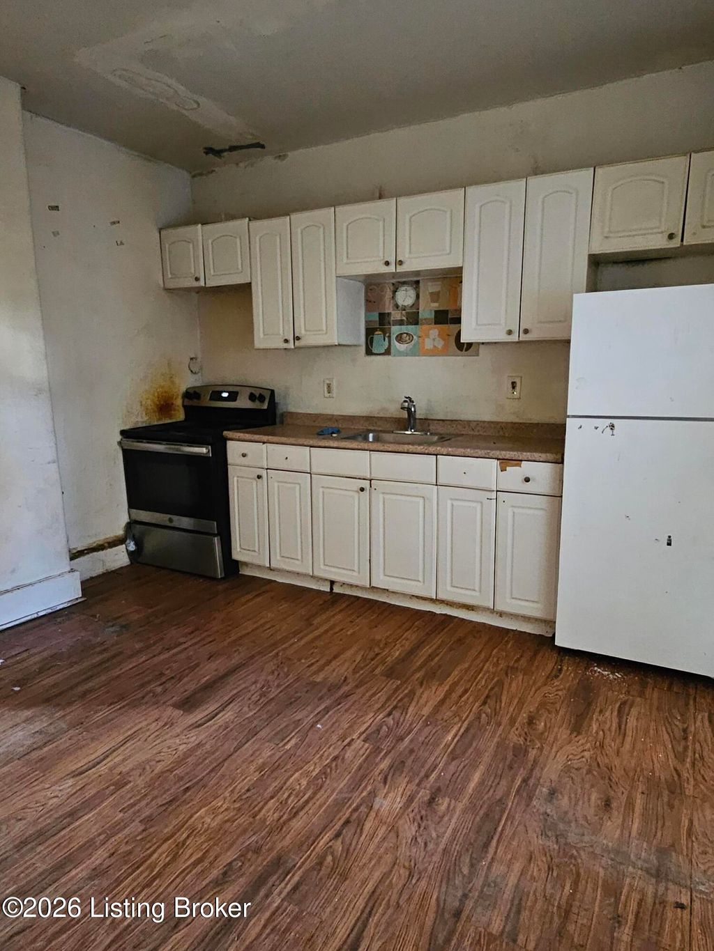 Photo of 1705 1/2 Hale Ave, Louisville, KY 40210 (MLS # 1706139)