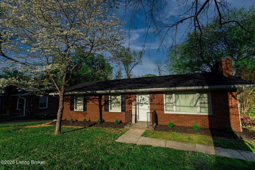 Photo of 4309 Southridge Dr, Louisville, KY 40272 (MLS # 1713923)