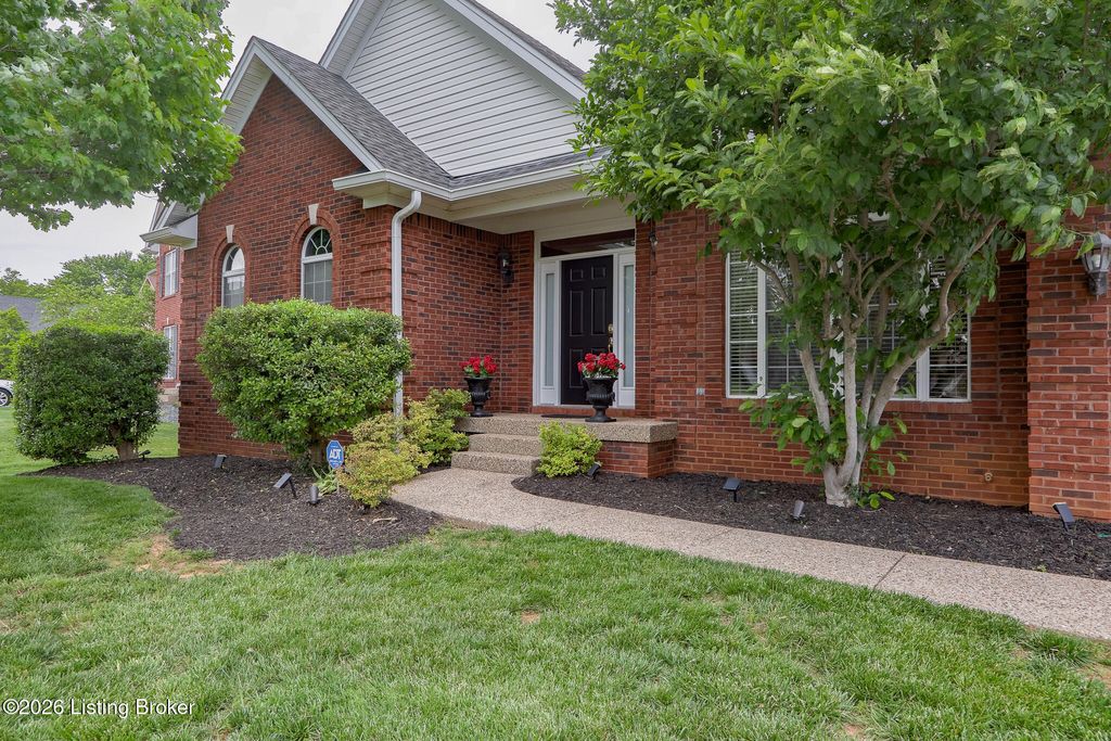 Photo of 13801 Forest Bend Cir, Louisville, KY 40245 (MLS # 1717762)