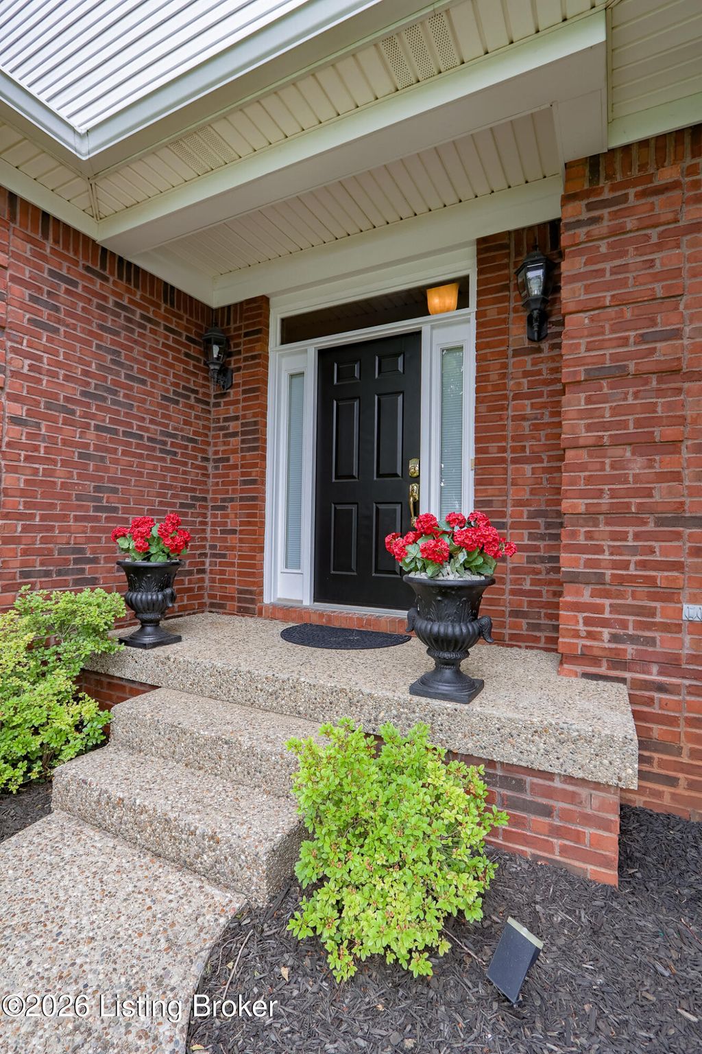 Photo of 13801 Forest Bend Cir, Louisville, KY 40245 (MLS # 1717762)