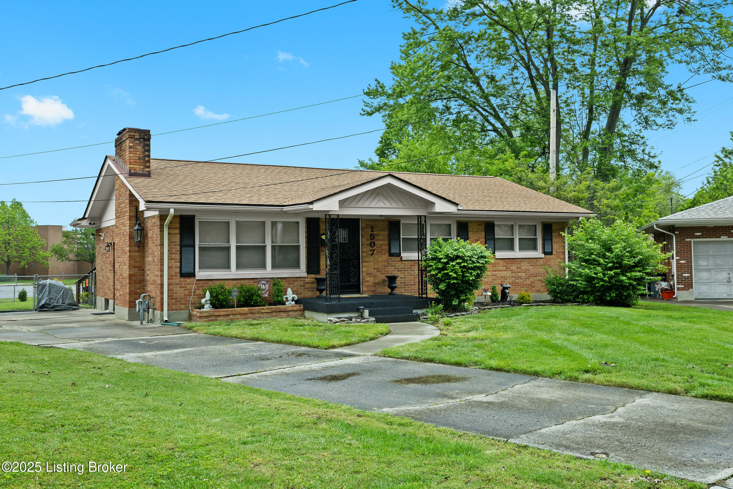1507 Hobart Ct, Louisville, Pennsylvania image 2