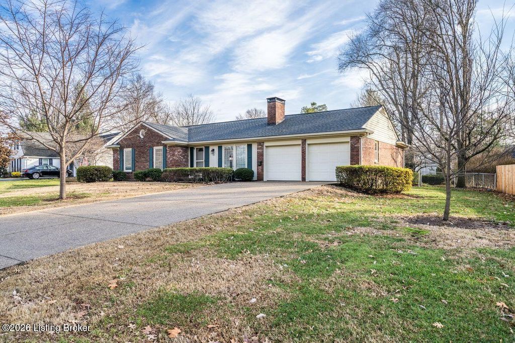 Photo of 117 Blaine Rd, Bellemeade, KY 40222 (MLS # 1703609)