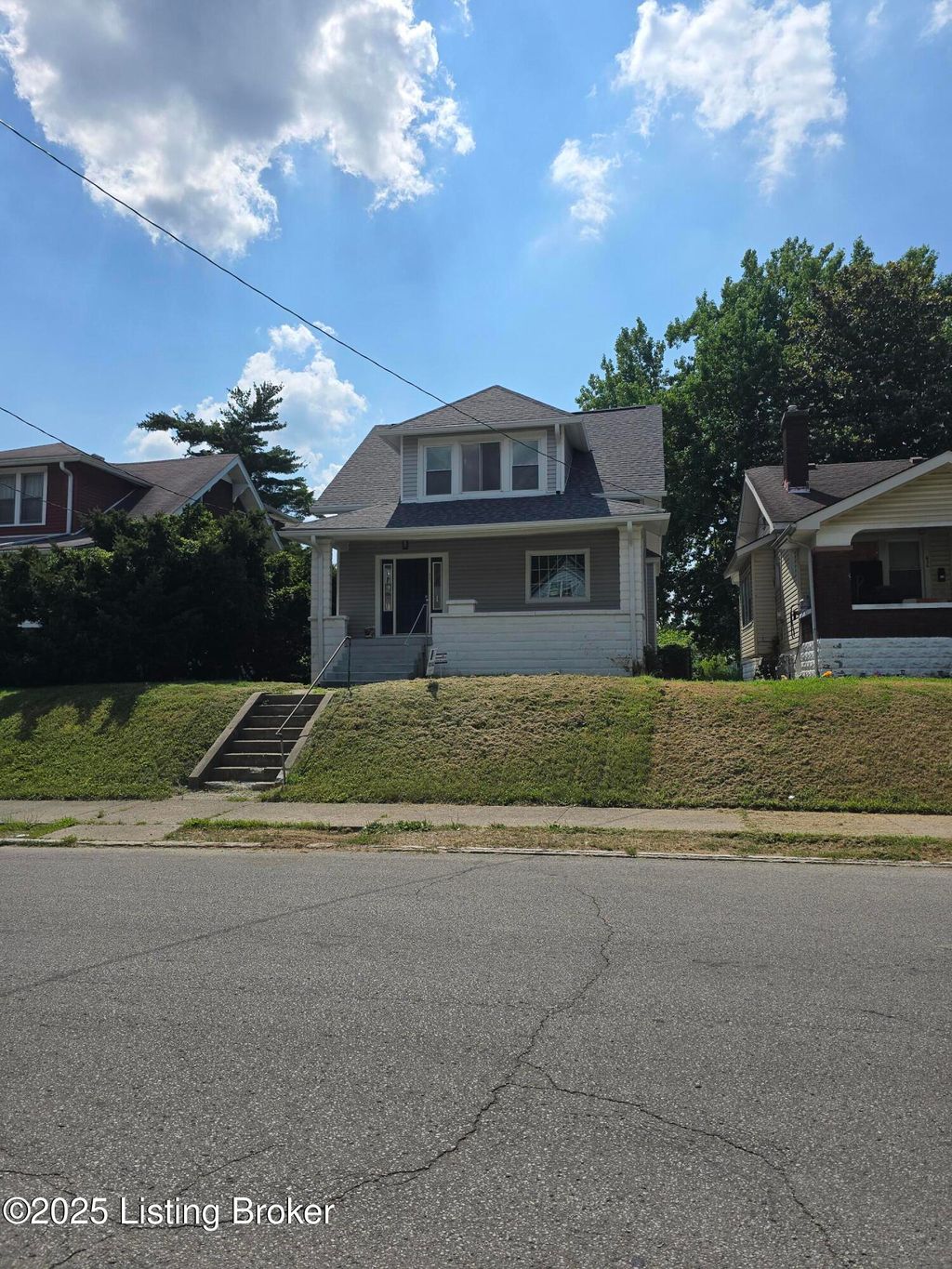Photo of 638 S 41st St, Louisville, KY 40211 (MLS # 1707803)