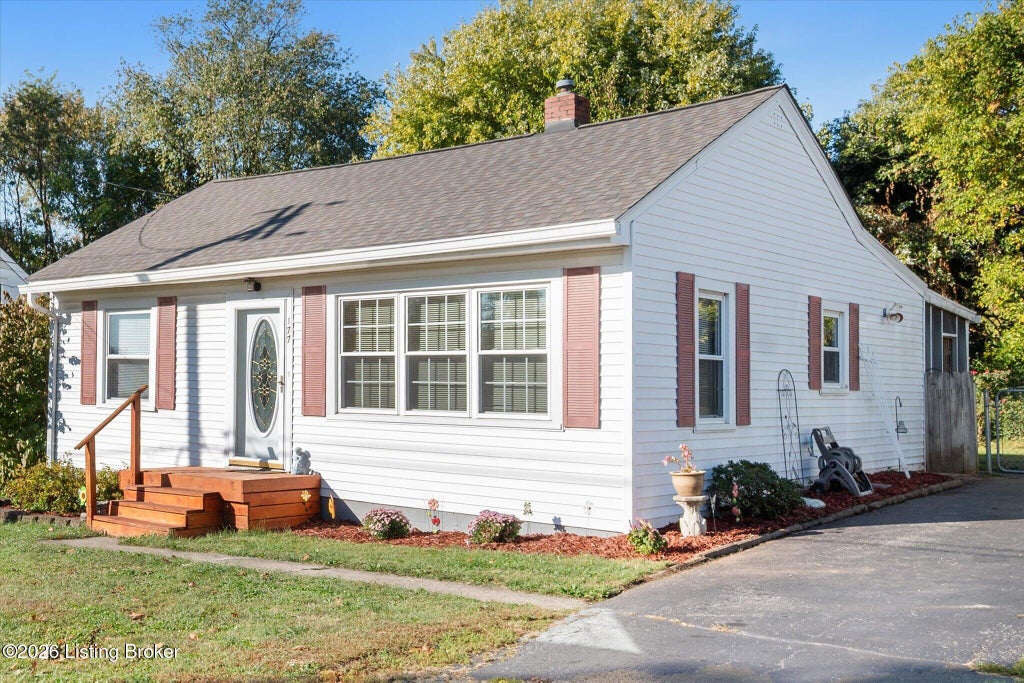 Photo of 177 Eastview Cir, Shelbyville, KY 40065 (MLS # 1731814)
