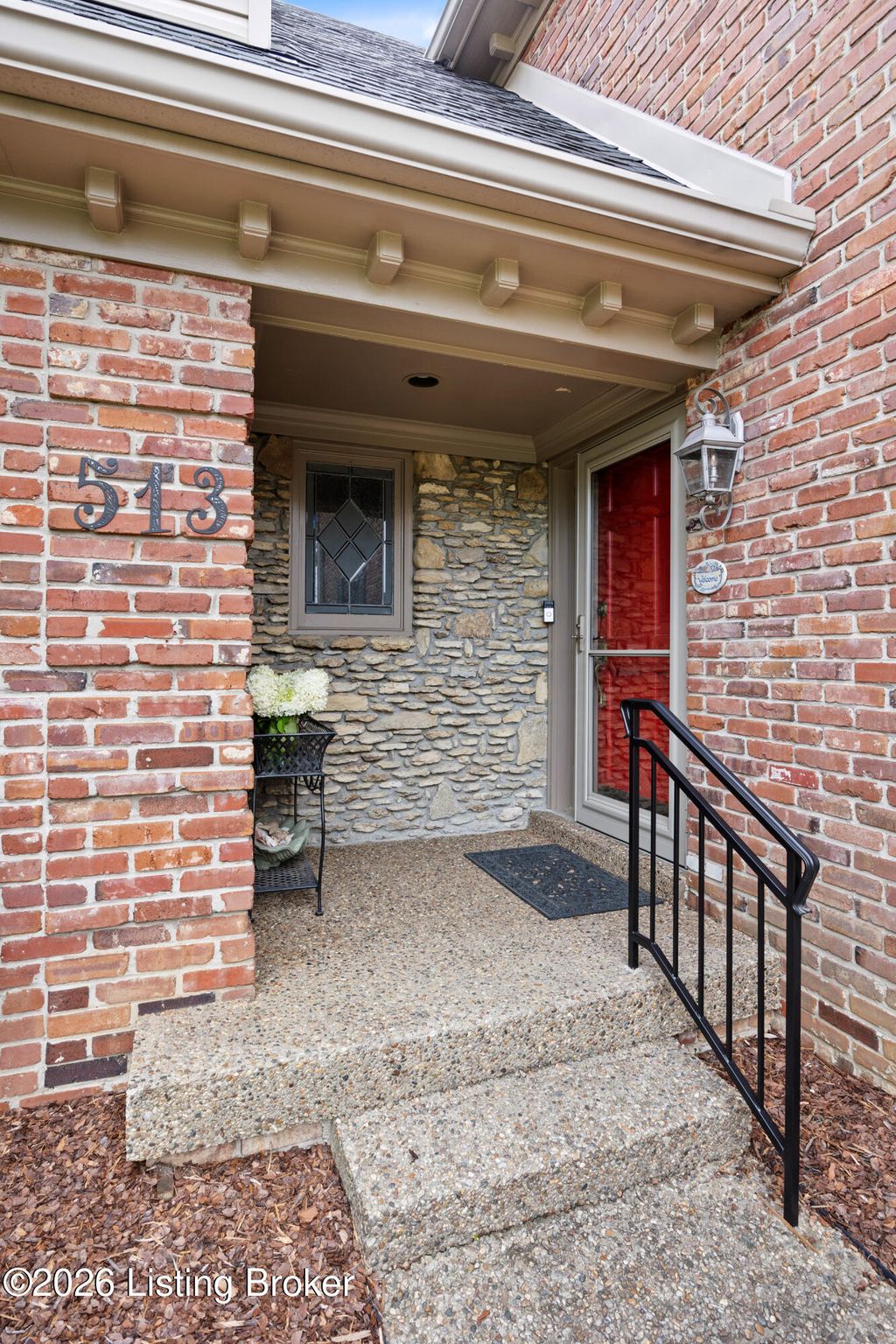 Photo of 513 Winyan Ln, Louisville, KY 40223 (MLS # 1711467)