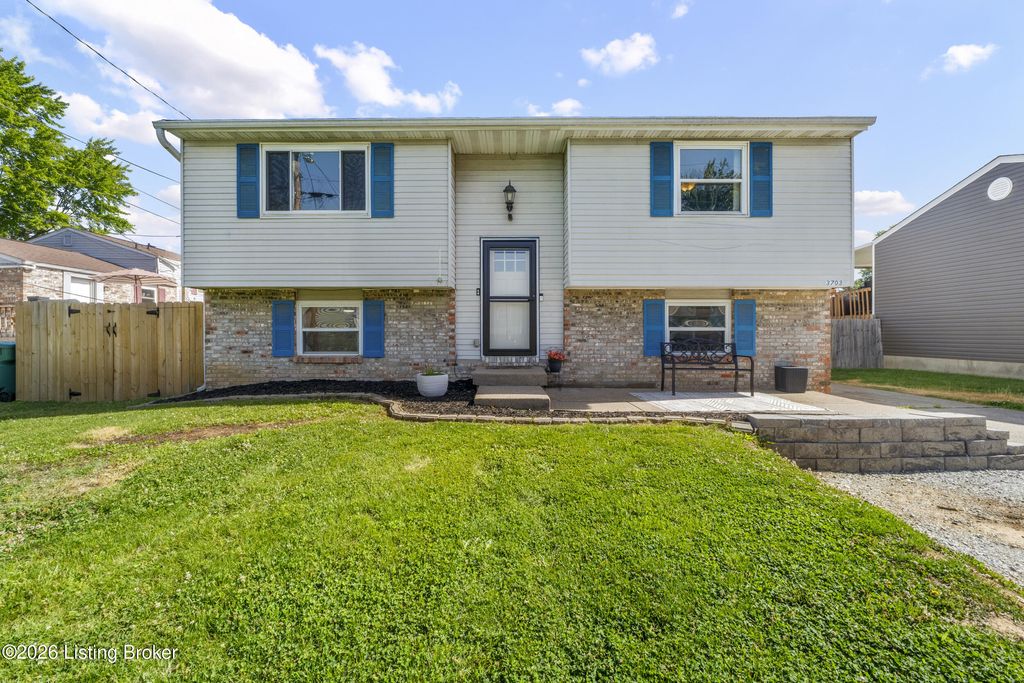 Photo of 3703 Balboa Pl, Louisville, KY 40229 (MLS # 1717331)