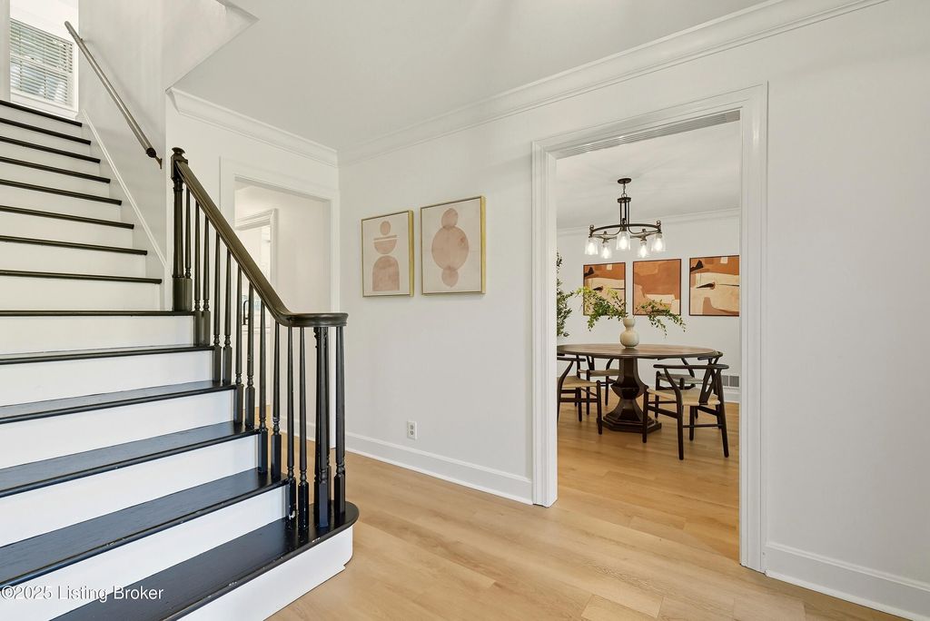 Photo of 2405 Stannye Ct, Louisville, KY 40222 (MLS # 1707742)