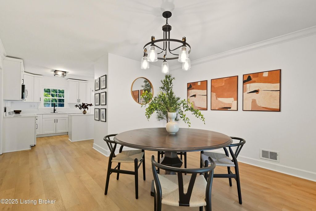 Photo of 2405 Stannye Ct, Louisville, KY 40222 (MLS # 1707742)