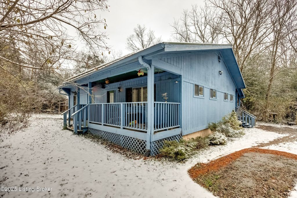 Photo of 2005 Fox Trail Dr, La Grange, KY 40031 (MLS # 1704824)