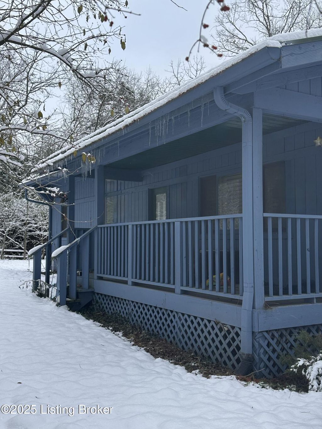 Photo of 2005 Fox Trail Dr, La Grange, KY 40031 (MLS # 1704824)