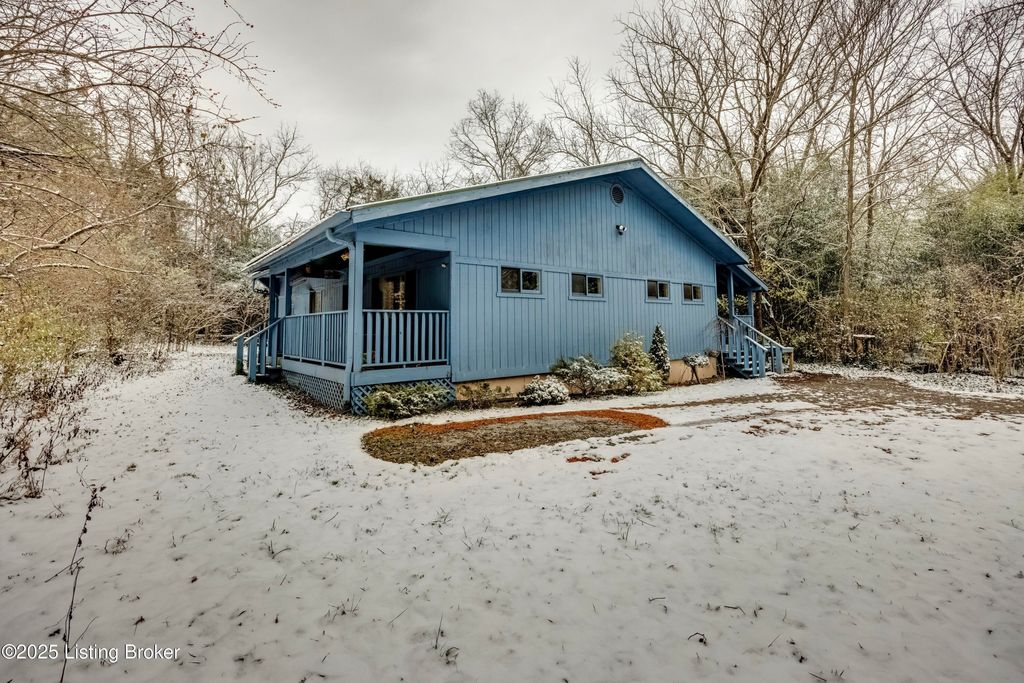 Photo of 2005 Fox Trail Dr, La Grange, KY 40031 (MLS # 1704824)