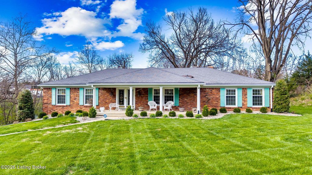 Photo of 3216 Chenoweth Run Rd, Louisville, KY 40299 (MLS # 1712823)