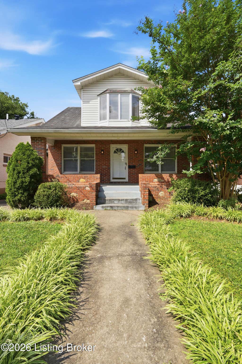 Photo of 114 Oxford Pl, Louisville, KY 40207 (MLS # 1720280)