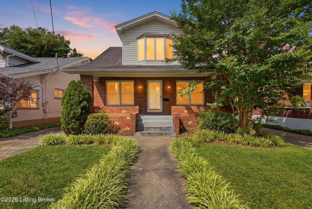 Photo of 114 Oxford Pl, Louisville, KY 40207 (MLS # 1720280)