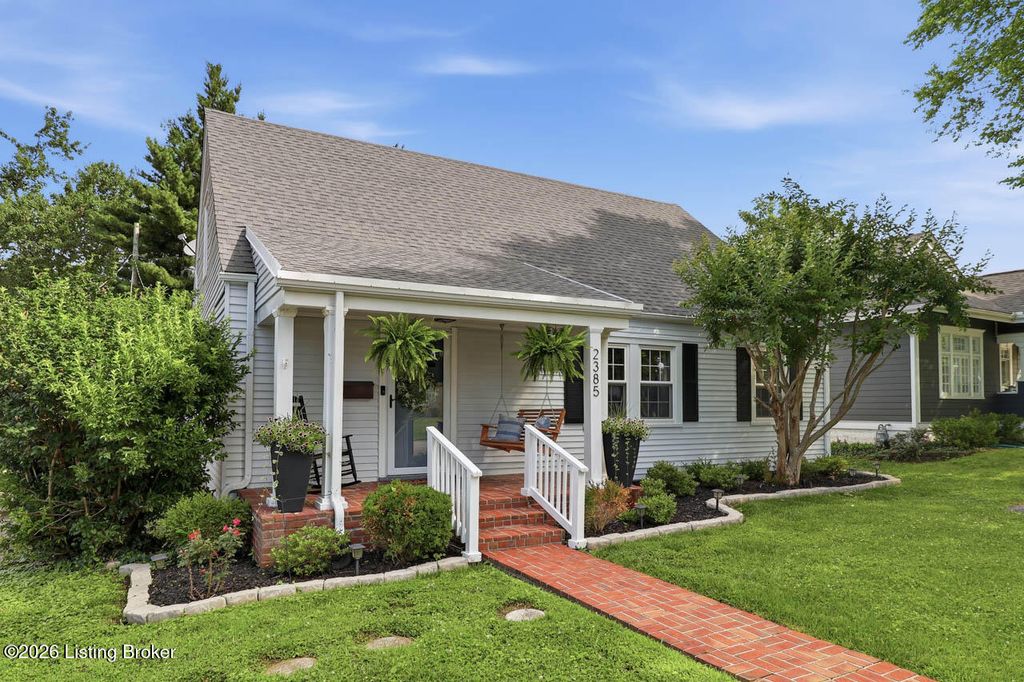 Photo of 2385 Clarendon Ave, Louisville, KY 40205 (MLS # 1718903)