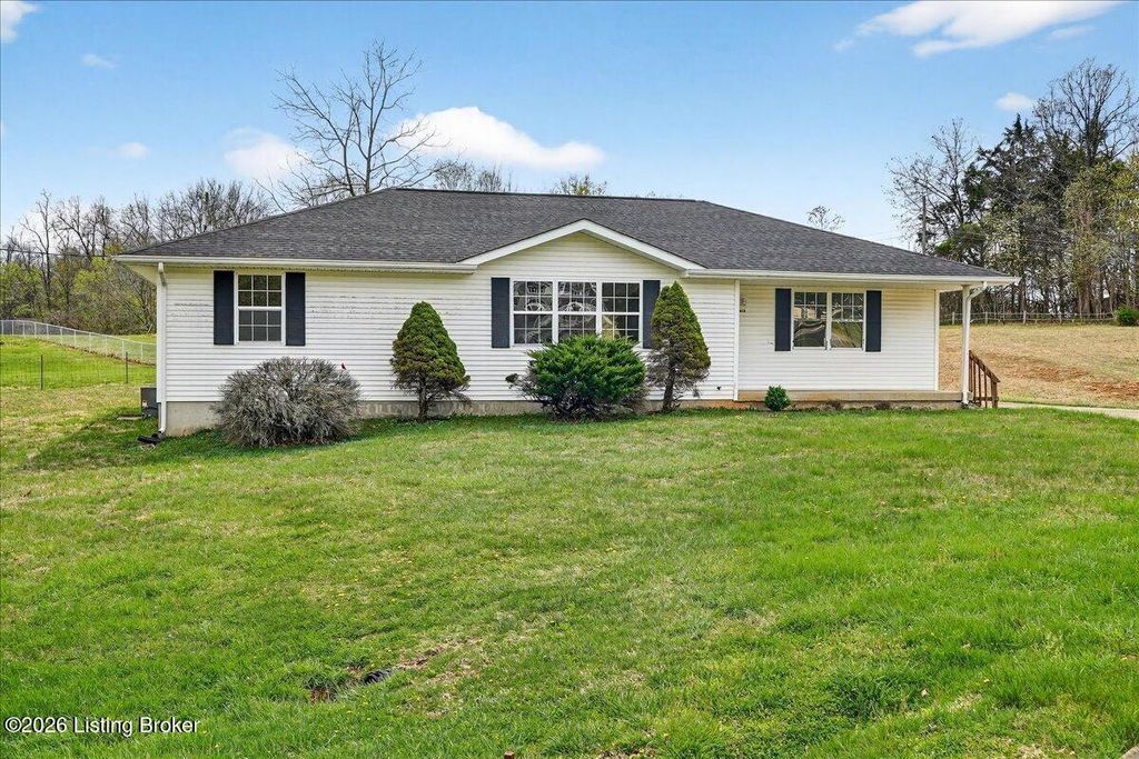 Photo of 216 Bent Tree Dr, Vine Grove, KY 40175 (MLS # 1713426)