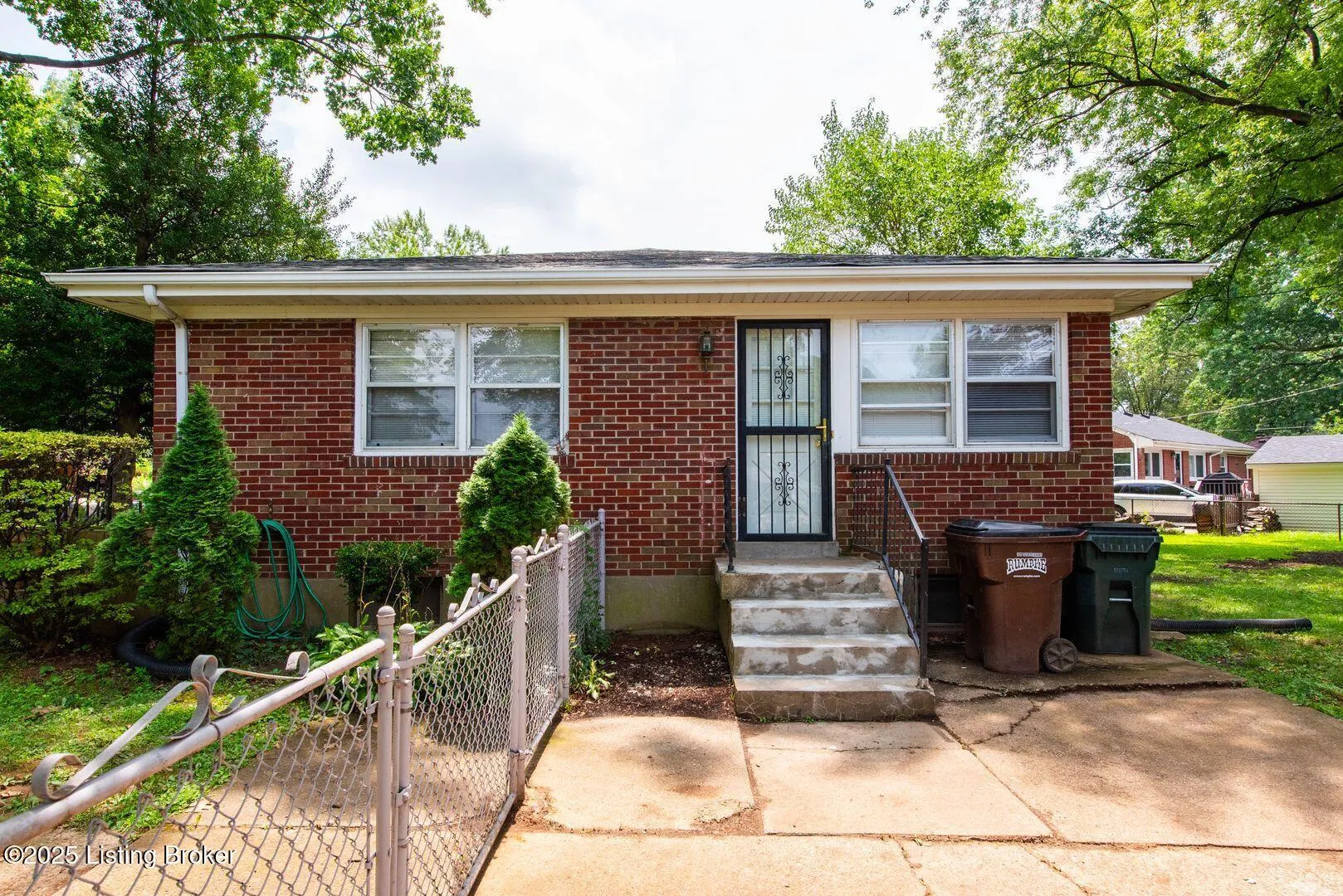 Louisville, Kentucky 40220, United States, 3 Bedrooms Bedrooms, ,1 BathroomBathrooms,Residential,Active,190128