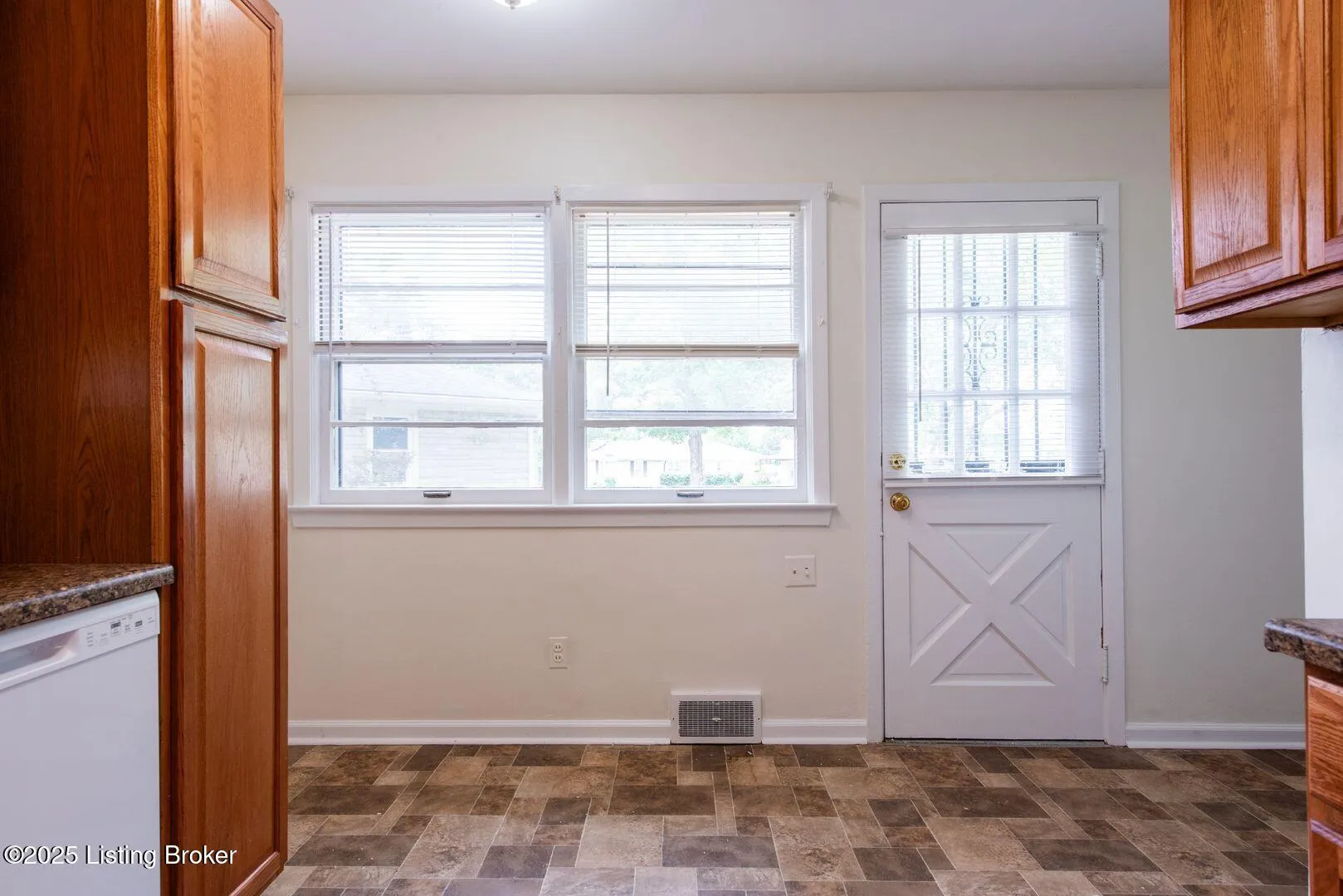 Louisville, Kentucky 40220, United States, 3 Bedrooms Bedrooms, ,1 BathroomBathrooms,Residential,Active,190128