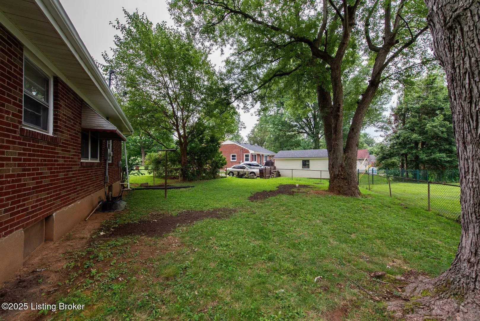 Louisville, Kentucky 40220, United States, 3 Bedrooms Bedrooms, ,1 BathroomBathrooms,Residential,Active,190128