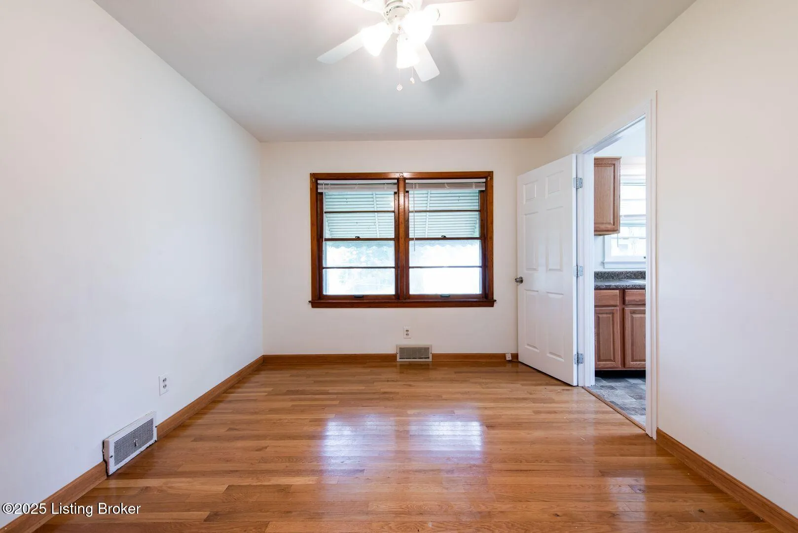 Louisville, Kentucky 40220, United States, 3 Bedrooms Bedrooms, ,1 BathroomBathrooms,Residential,Active,190128