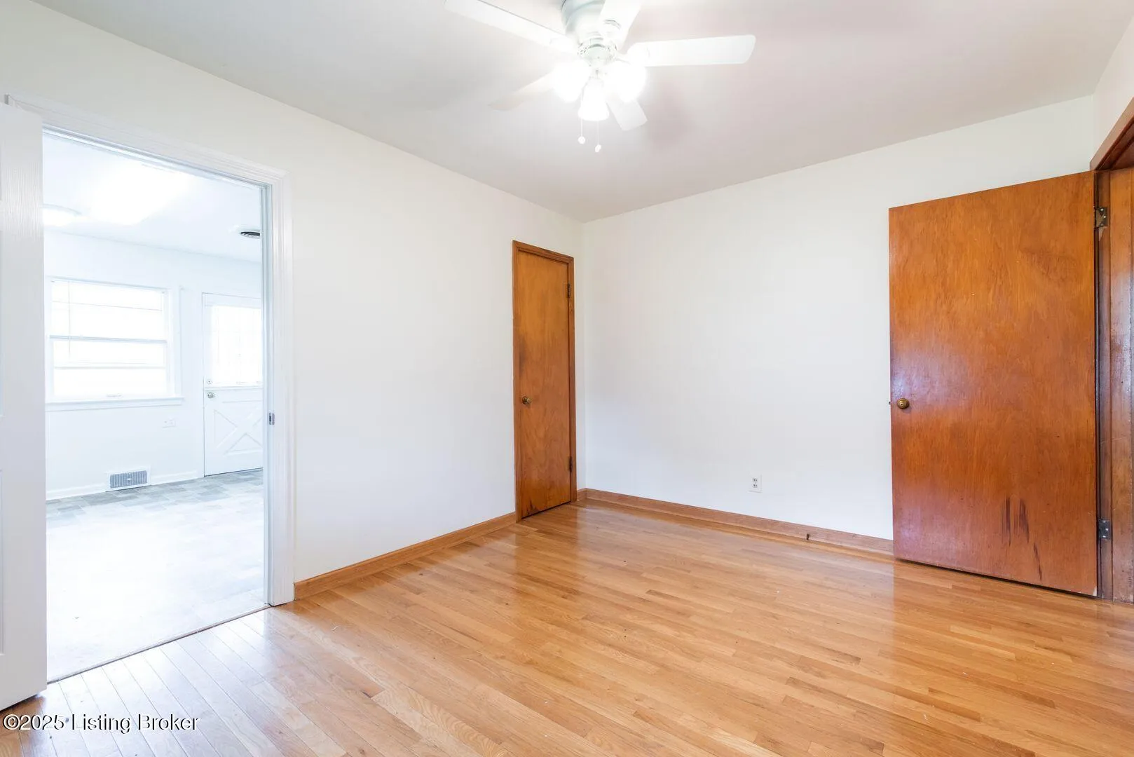 Louisville, Kentucky 40220, United States, 3 Bedrooms Bedrooms, ,1 BathroomBathrooms,Residential,Active,190128