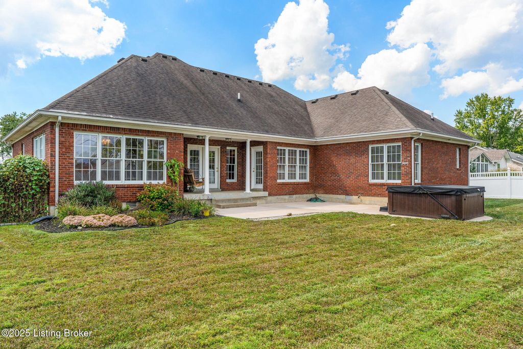 Photo of 262 Centerview Dr, Shepherdsville, KY 40165 (MLS # 1700267)