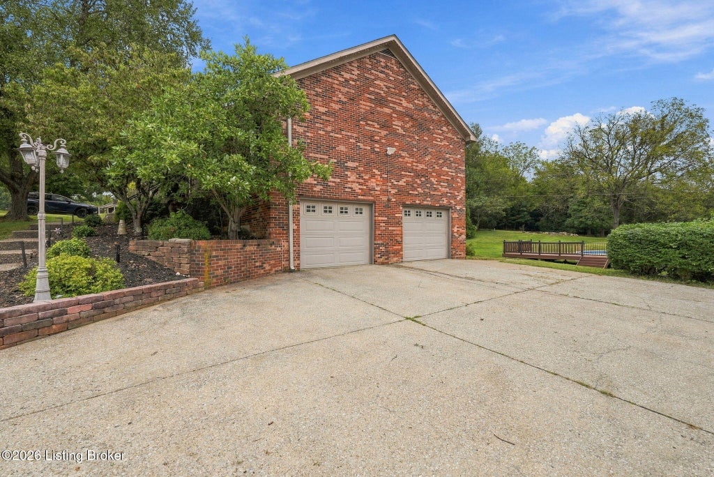 Photo of 401 Winding Way, Shelbyville, KY 40065 (MLS # 1730530)