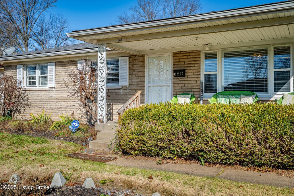 Photo of 3411 Tuba Dr, Louisville, KY 40216 (MLS # 1704377)