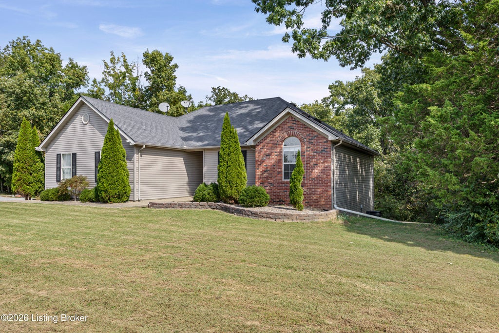 Photo of 53 Turkey Run Ct, Taylorsville, KY 40071 (MLS # 1731127)