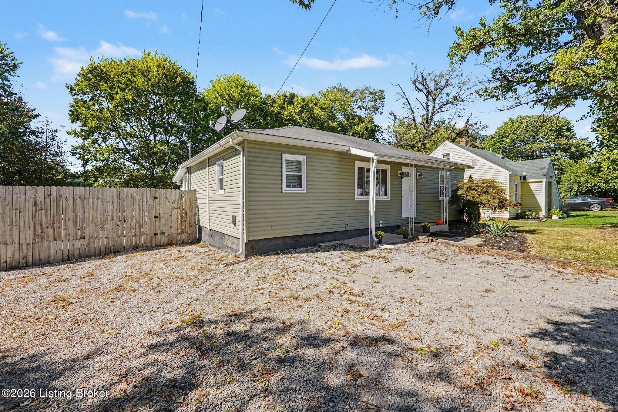 123 Eastview Cir