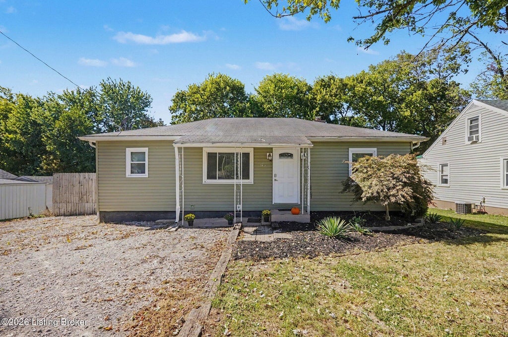 Photo of 123 Eastview Cir, Shelbyville, KY 40065 (MLS # 1731019)