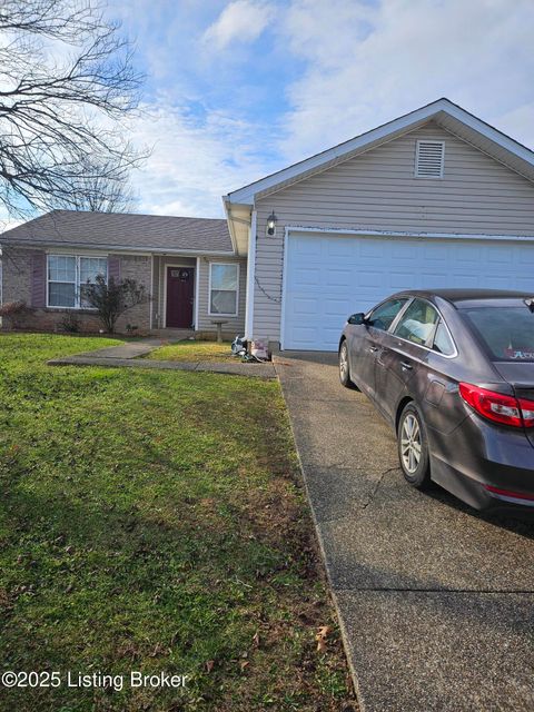 Photo of 1205 Cedar Springs Pkwy, La Grange, KY 40031 (MLS # 1704462)