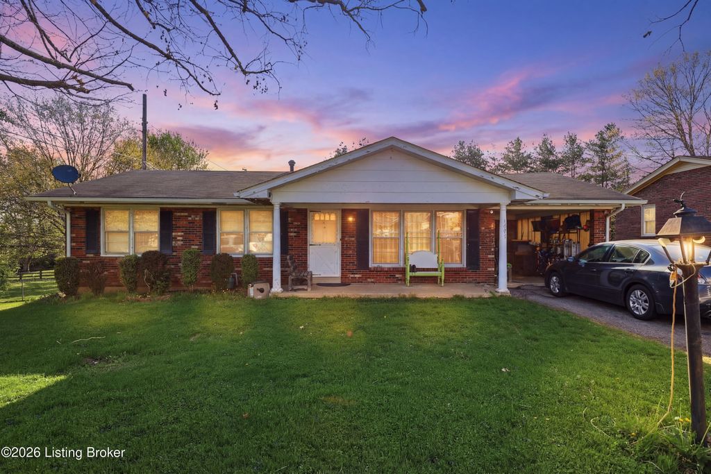 Photo of 1471 Bonnie Brae Dr, Shelbyville, KY 40065 (MLS # 1711891)