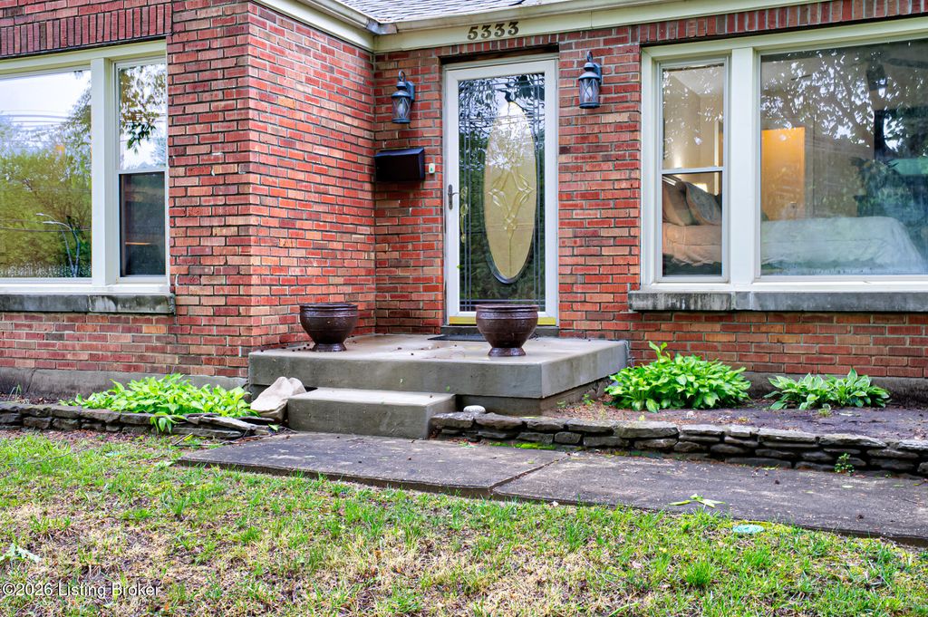 Photo of 5333 New Cut Rd, Louisville, KY 40214 (MLS # 1715853)